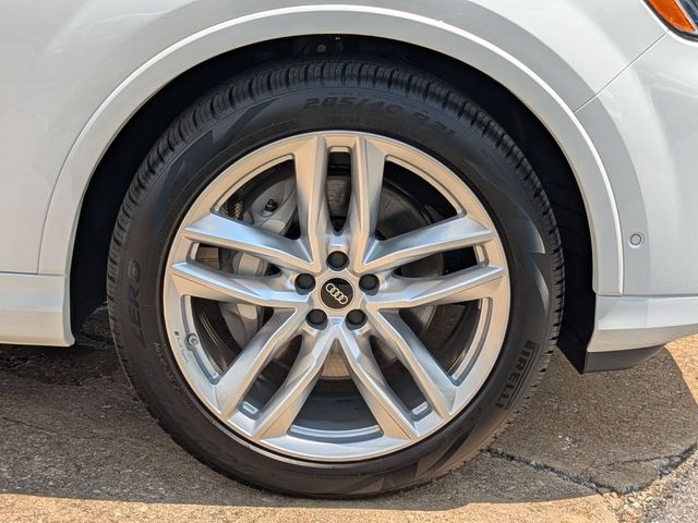 new 2025 Audi Q7 car, priced at $71,796