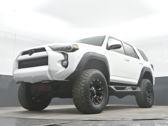 Used 2015 White Toyota SR5 Premium image 32