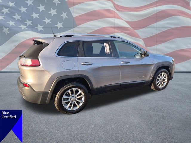 Used 2019 Silver Jeep Latitude image 3