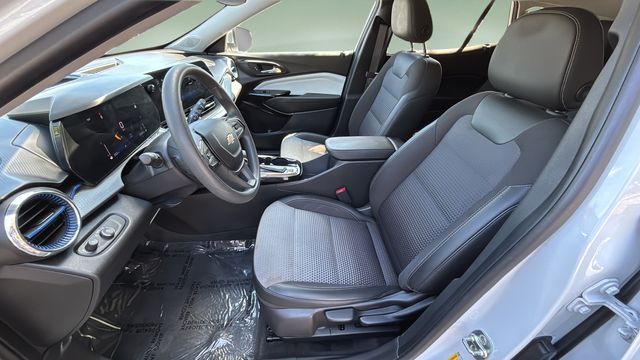 Used 2025 White Chevrolet LT image 19
