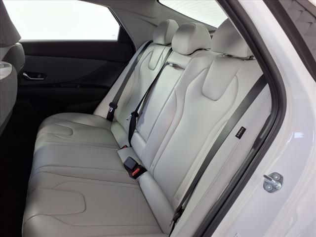 2025 Hyundai Elantra Limited photo