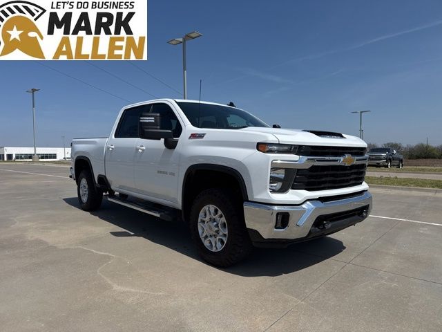 Summit White 2024 Chevrolet Silverado 2500HD LT Crew Cab 4WD Pickup Truck Four-Wheel Drive Automatic