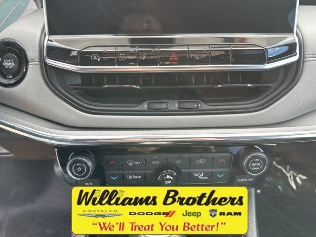 2024 Jeep Compass Limited - Silver Zynith Metallic Clearcoat exterior view 15