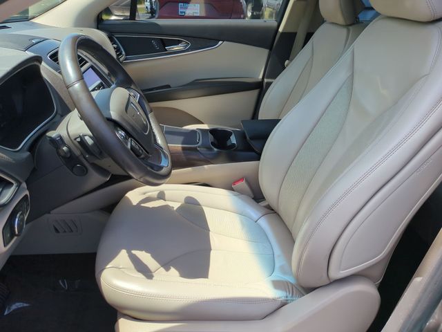 Used 2019 Brown Lincoln Select image 11