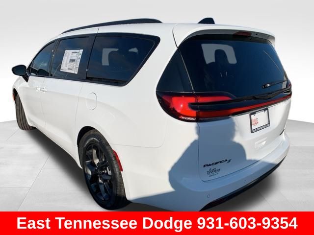 2025 Chrysler Pacifica Limited photo