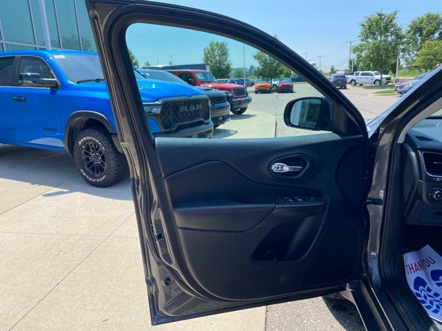 2020 Jeep Cherokee Trailhawk - Crystal Metallic exterior view 9
