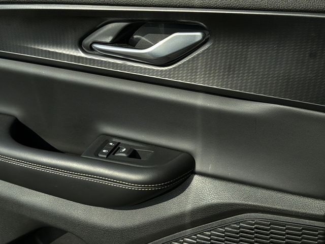 Used 2025 Black Jeep Laredo image 19