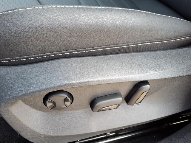 2023 Volkswagen Taos - Image 21