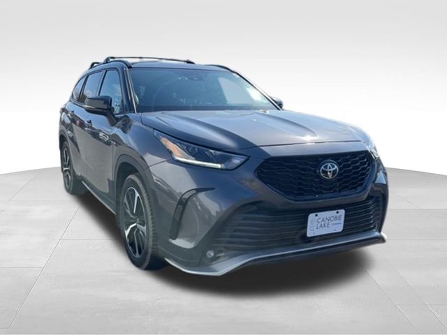 Magnetic Gray Metallic 2022 Toyota Highlander XSE AWD SUV / Crossover All-Wheel Drive 8-Speed Automatic