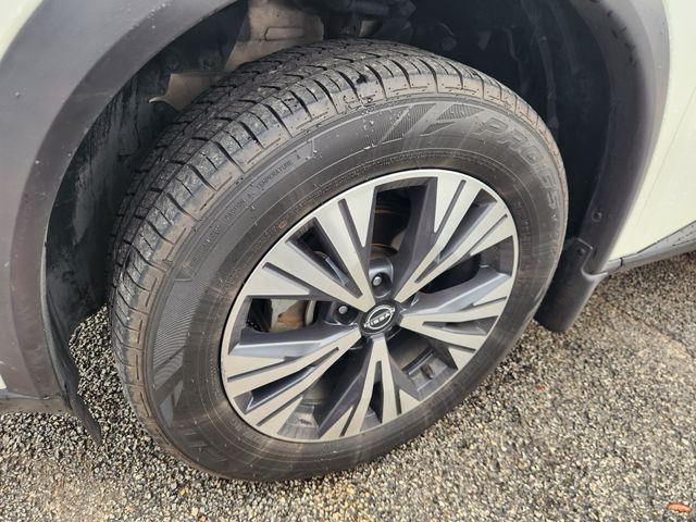 2022 Nissan Rogue SV - 9