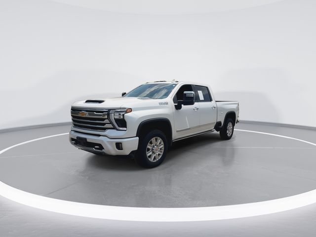 Used 2025 Beige Chevrolet High Country image 5