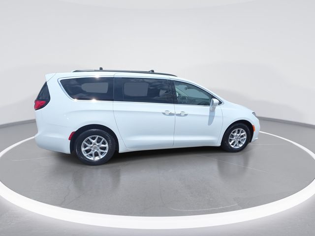 Used 2022 Bright White Clearcoat Chrysler Touring L image 9