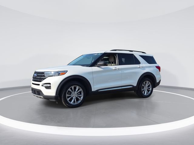 Used 2023 White Metallic Ford XLT image 4