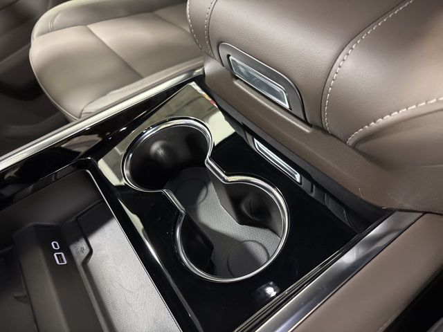 2025 Chevrolet Suburban LT photo