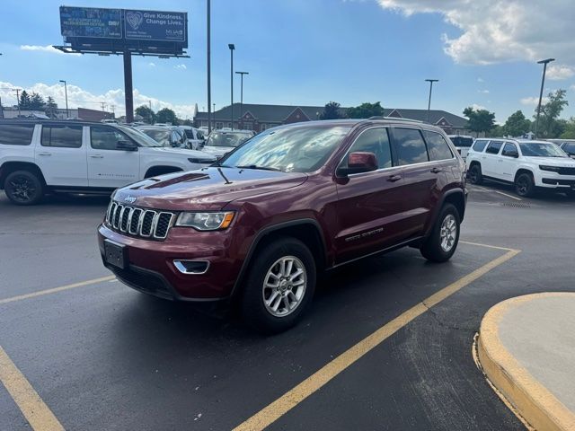Used 2019 Velvet Red Pearlcoat Jeep Laredo E image 4
