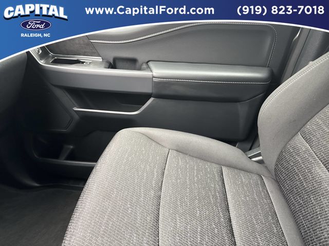 Used 2025 Silver Ford XLT image 28