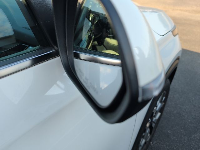 Used 2021 White Kia EX image 11