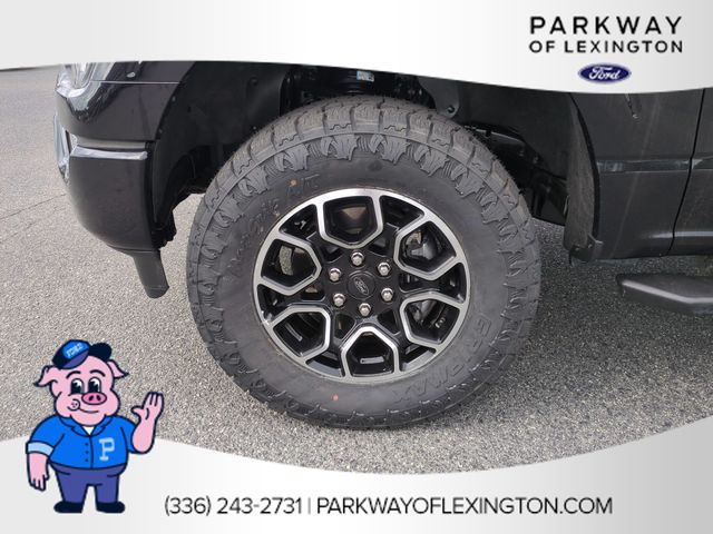 Used 2023 Agate Black Metallic Ford XLT image 10