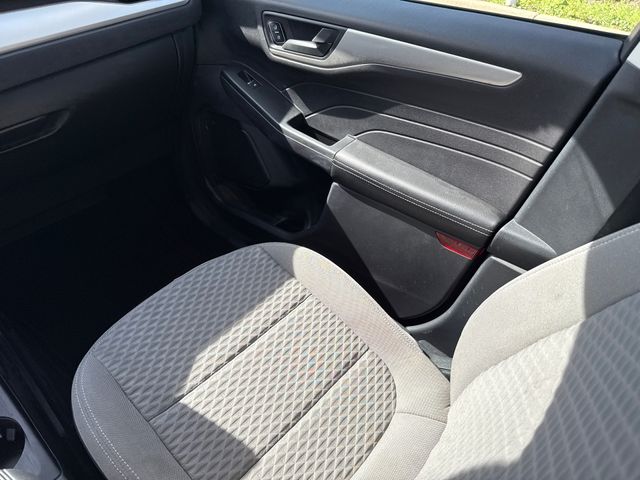 Used 2022 White Ford SE image 16