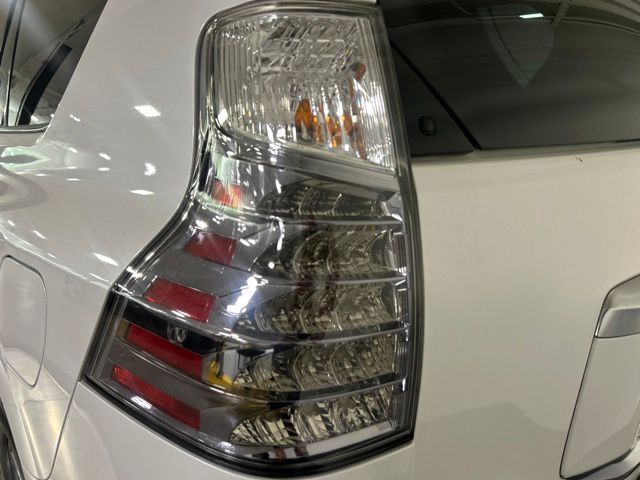 Certified Used 2021  Lexus 460 image 32