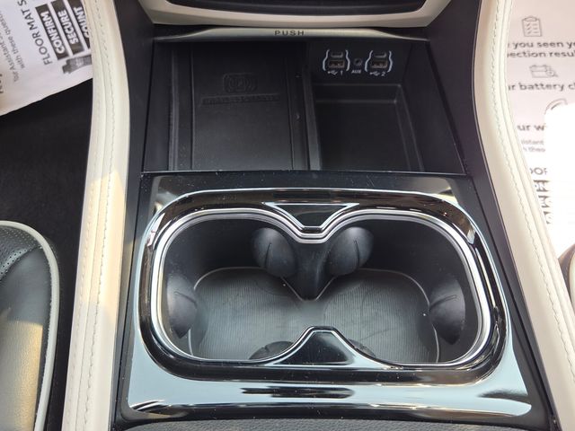 Used 2024 Chrysler Pacifica Van