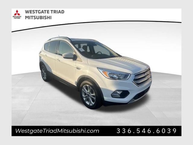 Oxford White 2018 Ford Escape SE FWD SUV / Crossover Front-Wheel Drive 6-Speed Automatic