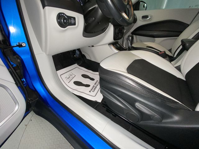 Used 2019 Blue Jeep Latitude image 12
