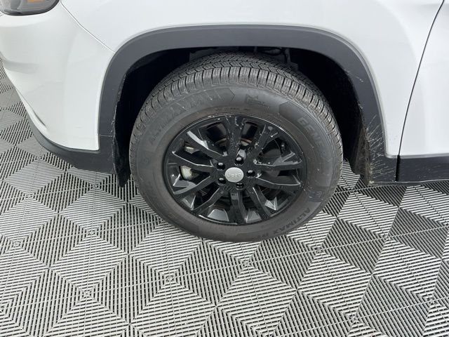 used 2022 Jeep Cherokee car, priced at $18,879