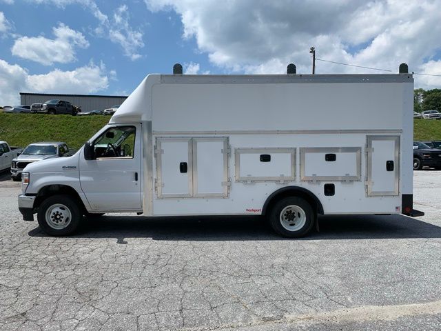 2025 Ford E-450SD Base 2