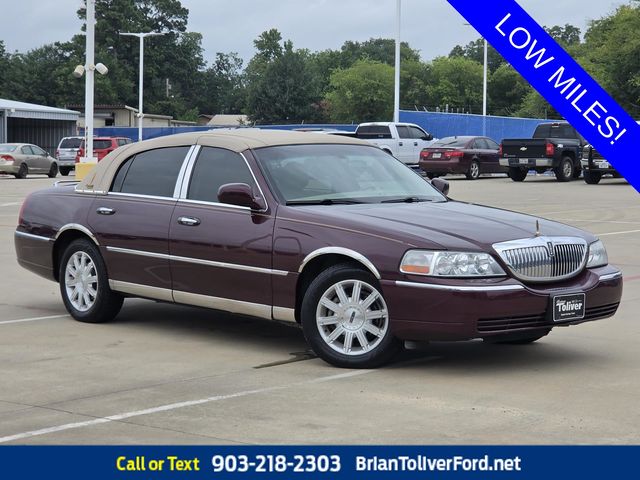 Dark Cherry Clearcoat Metallic 2007 Lincoln Town Car Sedan Rear-Wheel Drive 4-Speed Automatic Overdrive