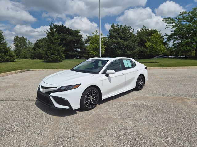 Super White 2021 Toyota Camry Sedan Front-Wheel Drive 8-Speed Automatic