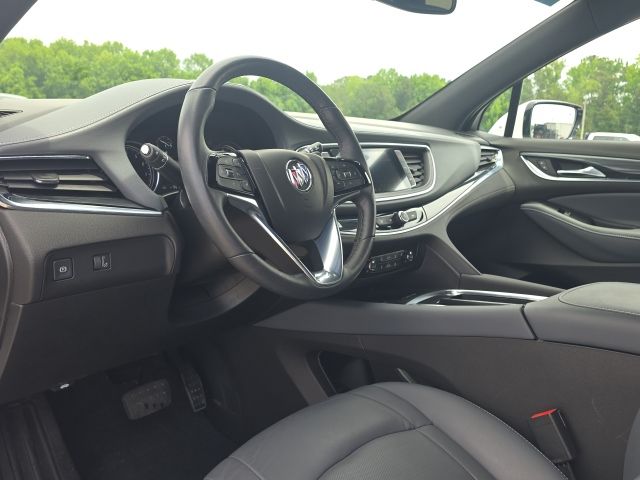 2023 Buick Enclave Essence:C02678
