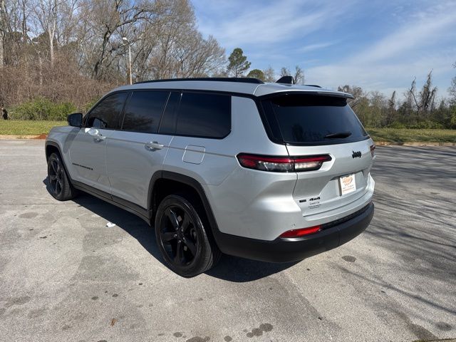 Used 2023 Silver Jeep Altitude image 5