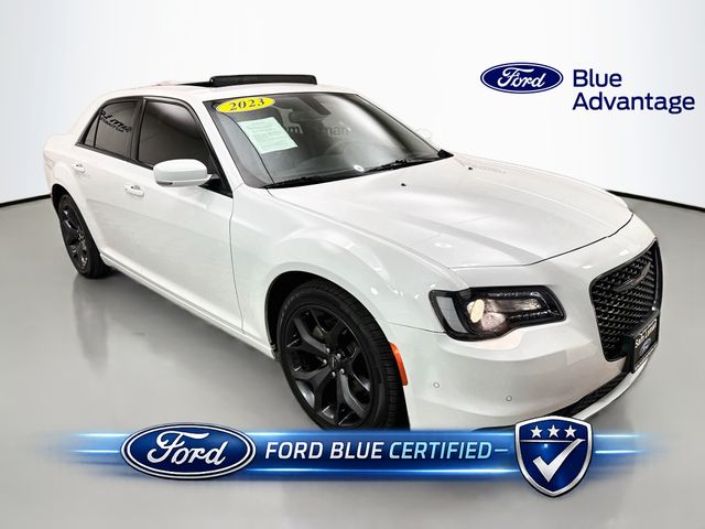 Bright White Clearcoat 2023 Chrysler 300 Sedan Rear-Wheel Drive 8-Speed Automatic