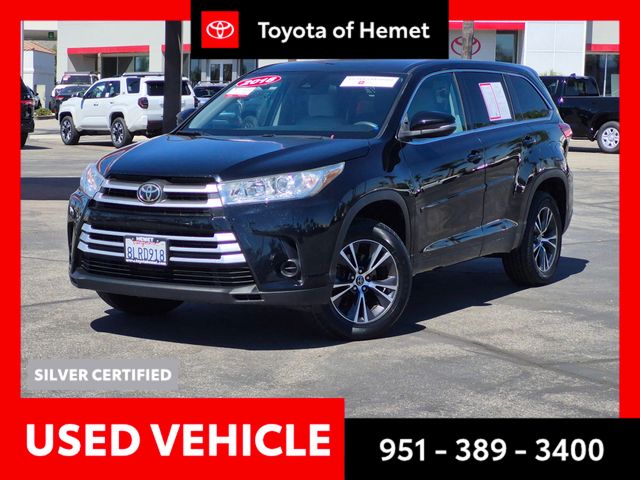 Midnight Black Metallic 2018 Toyota Highlander LE SUV / Crossover Front-Wheel Drive 8-Speed Automatic