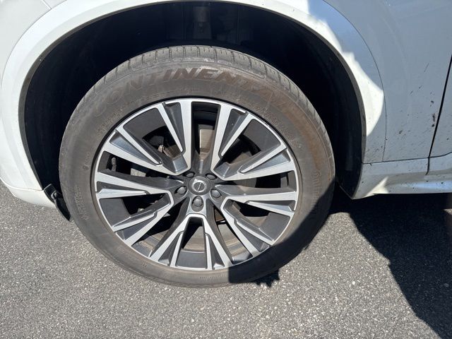 Certified Used 2022  Volvo T6 Momentum image 13