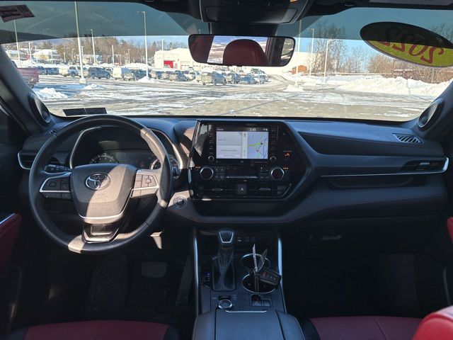 used 2022 Toyota Highlander car, priced at $31,899