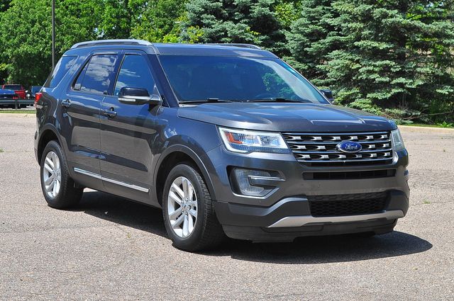 Gray (Magnetic Metallic) 2017 Ford Explorer XLT SUV / Crossover Front-Wheel Drive 6-Speed Automatic