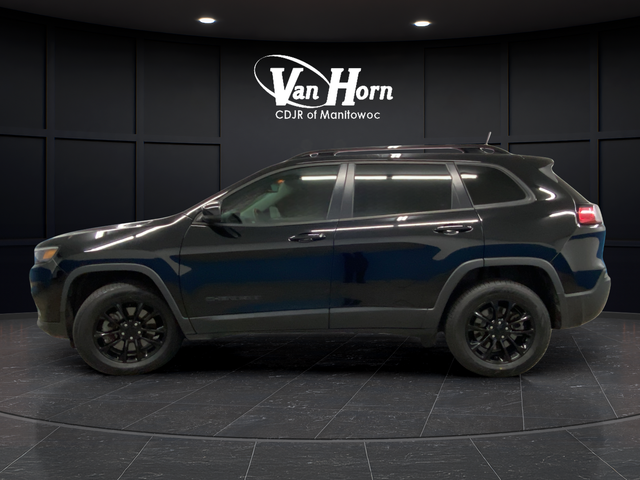 Used 2023 Diamond Black Crystal Pearlcoat Jeep Altitude image 4