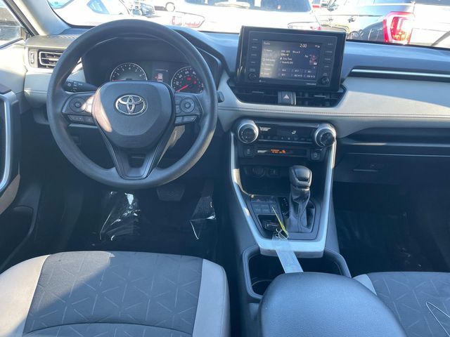 2022 Toyota RAV4 XLE 12