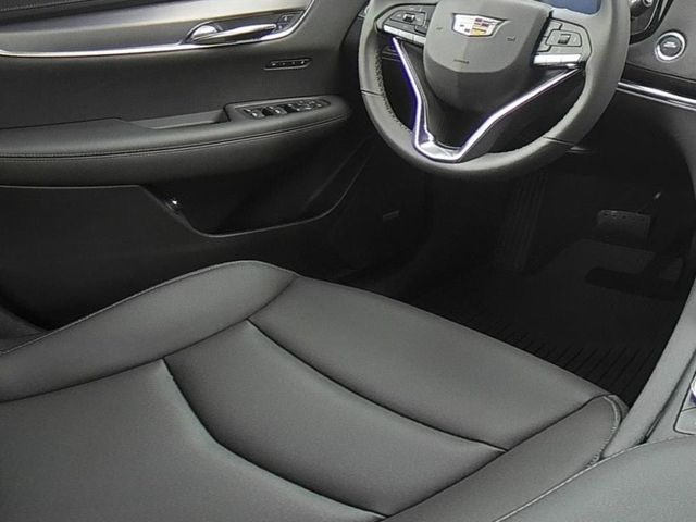 2025 Cadillac XT6 Luxury photo