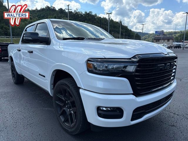 2025 RAM 1500 Blanco (Ivory White Tri-Coat Pearlcoat) Camioneta Todo terreno 8 velocidades Automática