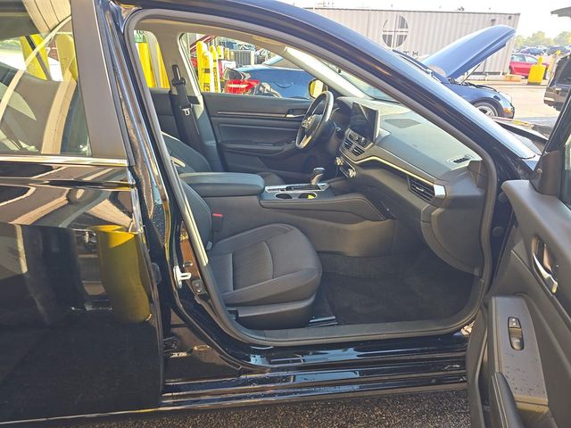 Used 2025 Nissan Altima Sedan