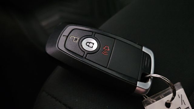 Used 2020 Oxford White Ford SE image 21
