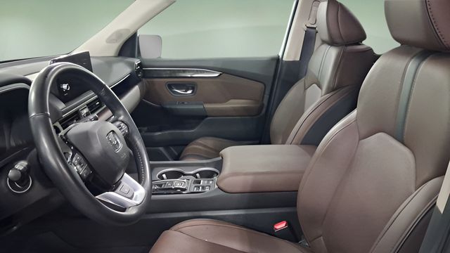 Used 2025 Honda Pilot SUV