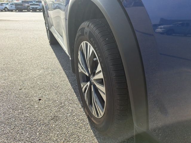 Used 2021 Blue Nissan SV image 4