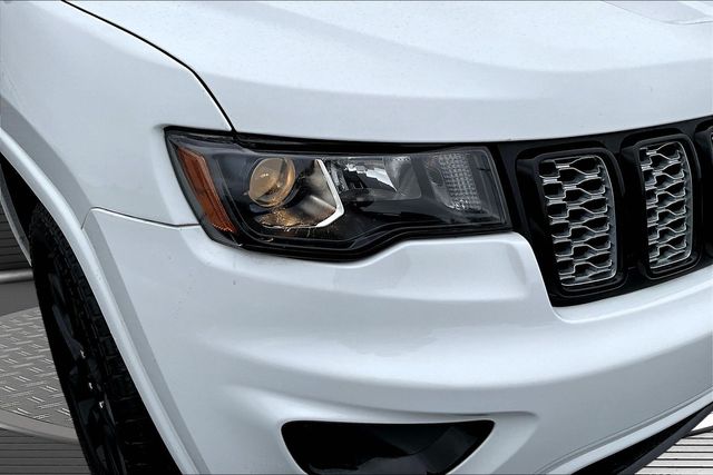 Used 2020 White Jeep Altitude image 31