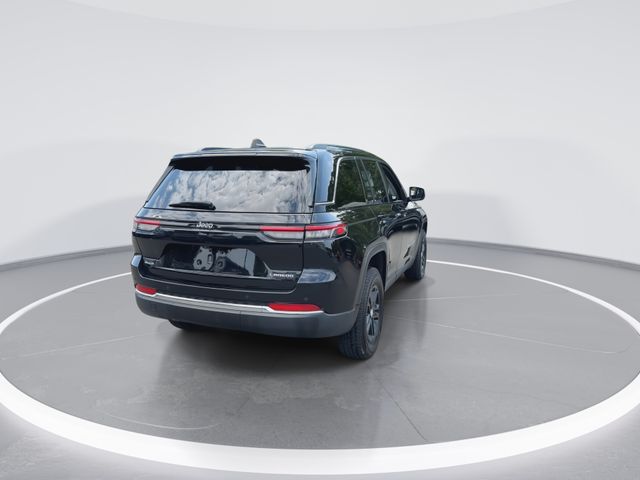 Used 2023 Black Jeep Laredo image 8