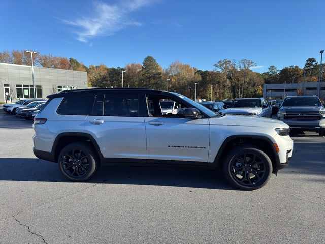 New 2025 Silver Jeep Limited image 19