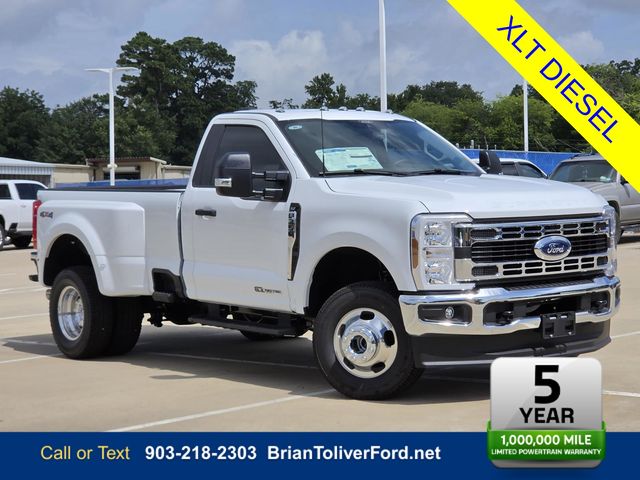 Oxford White 2026 Ford F-350 Super Duty Pickup Truck Four-Wheel Drive Automatic